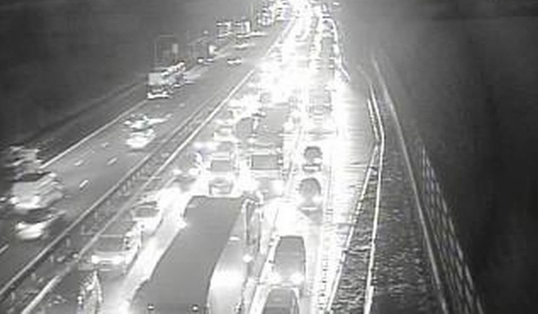 Live M1 traffic updates after accident closure causes four miles of delays near Harpenden