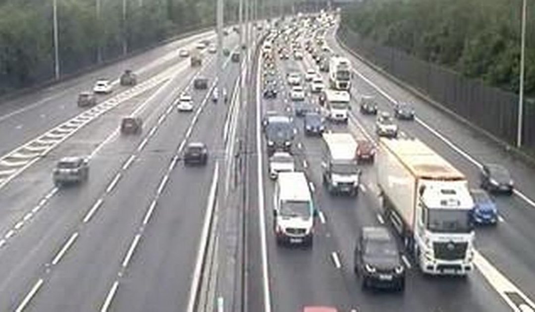 M25 traffic recap as drivers face long queues in Surrey amid holiday congestion