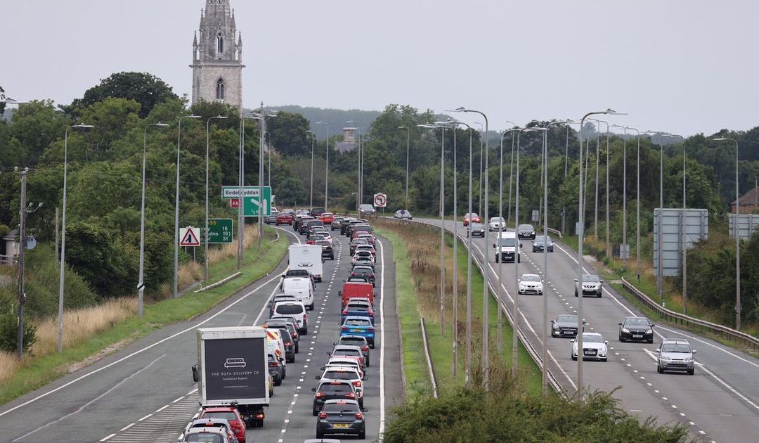 LIVE: A55 lane blocked at Bodelwyddan as traffic queues build