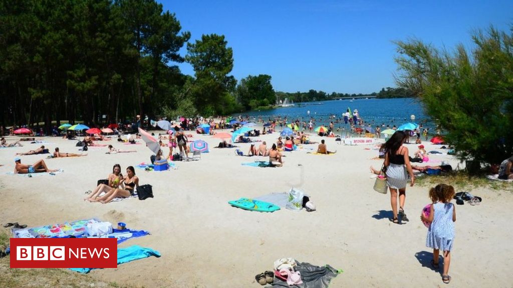 Covid: Wales follows travel rules changes despite criticism – BBC News