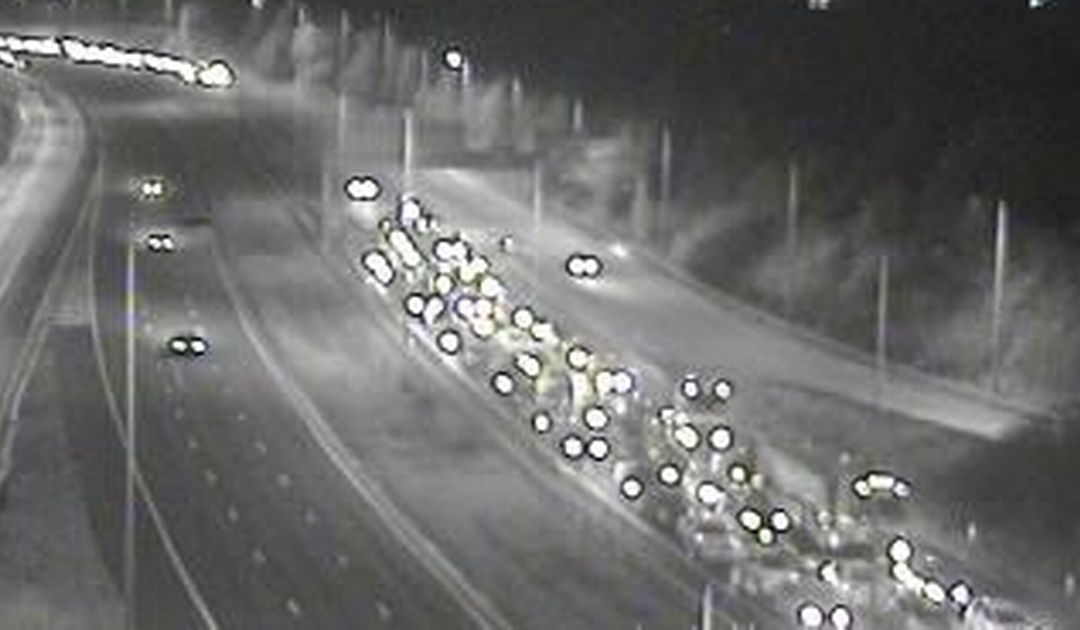 M60 shuts for hours after police called to ‚concerns for man’s welfare‘