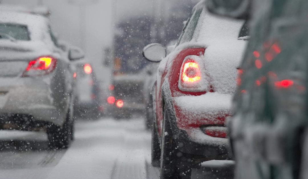 14 Essential Items You Should Always Have in Your Car This Winter