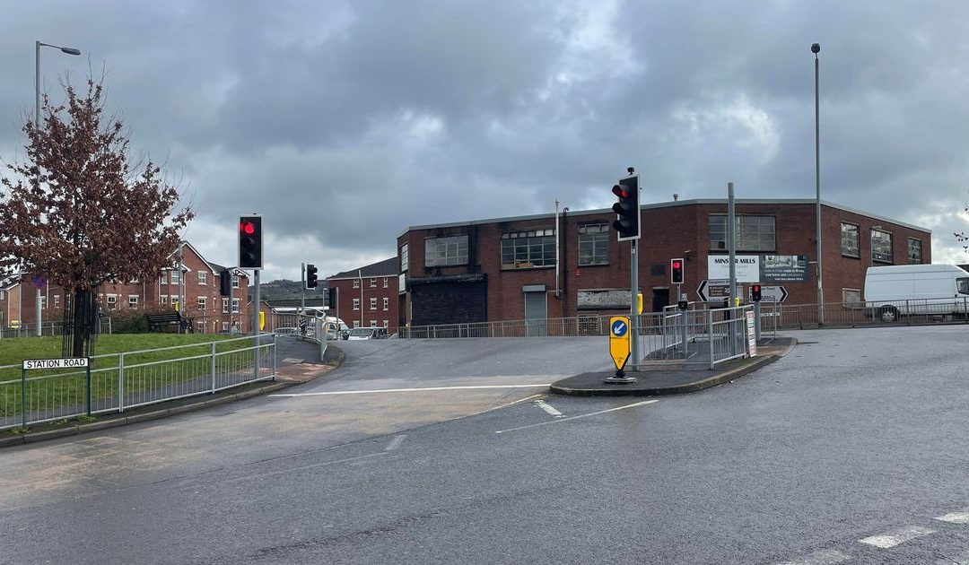 Traffic light upgrade to stop rat-run drivers on ‚race track‘ road