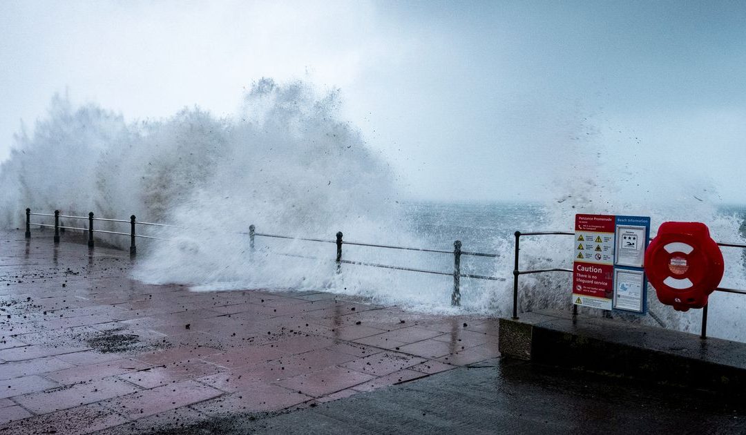 Traffic updates as Met Office issues yellow weather warning for wind in Cornwall