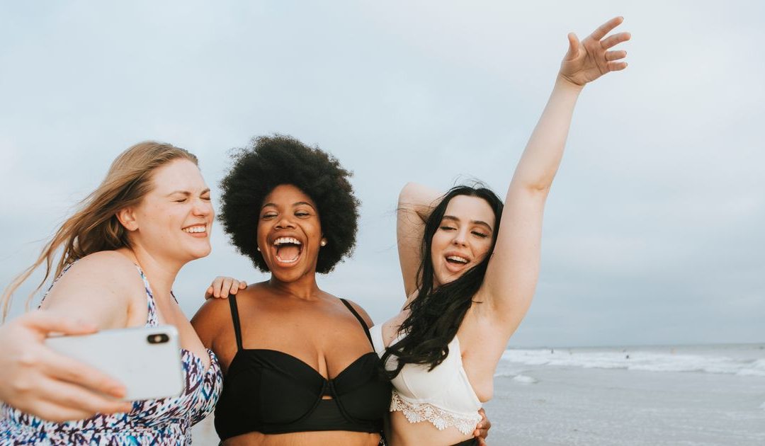 Clothing tips to stay cool in holiday heatwaves as a plus sized person