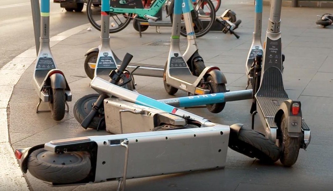 E-scooters were supposed to fix travel in Rome. Then they became ‚death traps‘